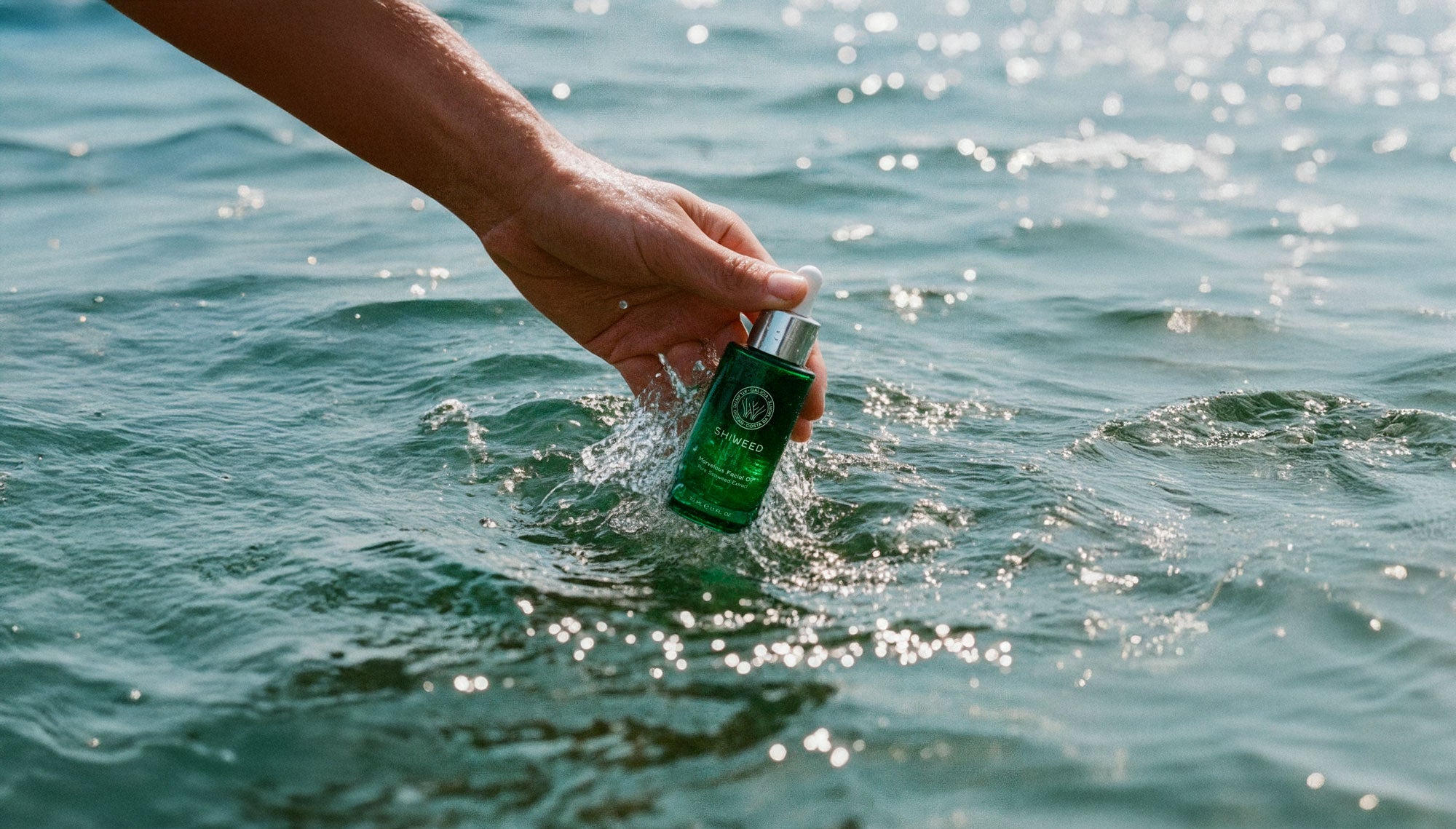 Regenera tu piel con nuestro bio-elixir de macroalgas de la Costa da Morte.